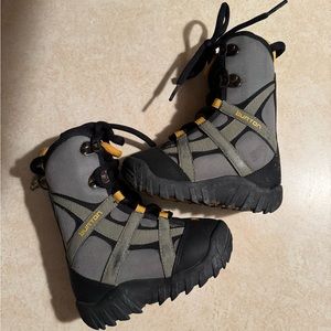 Burton snowboard boots little kids 11 Moto 77 lace up black yellow